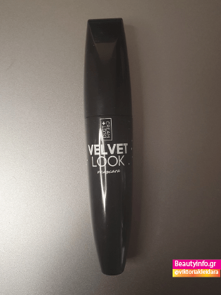 Dust and cream velvet look mascara