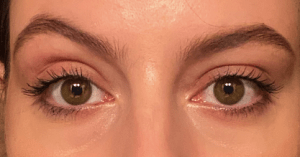 Δεξιά: Maybelline Lash Sensational mascara, Αριστερά: L'Oreal Lash Paradise mascara