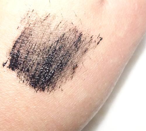 Υφή και χρώμα essence mascara swatch