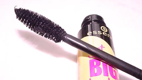 Το πινελάκι της μάσκαρας της έσενσ